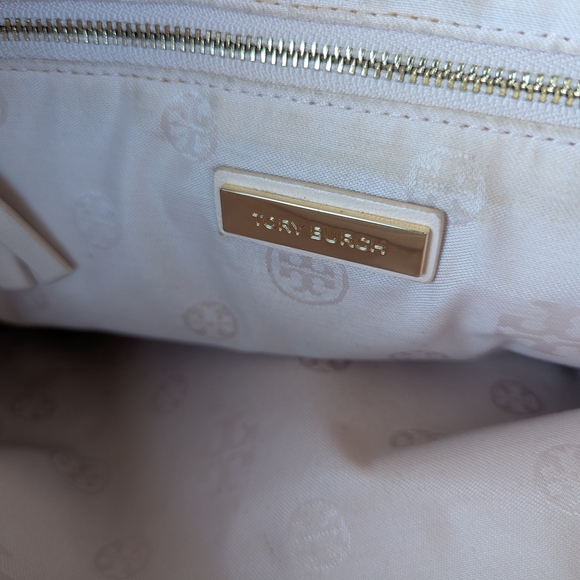 Tory Burch Quilted Cream Shoulder Bag - Picture 11 of 16